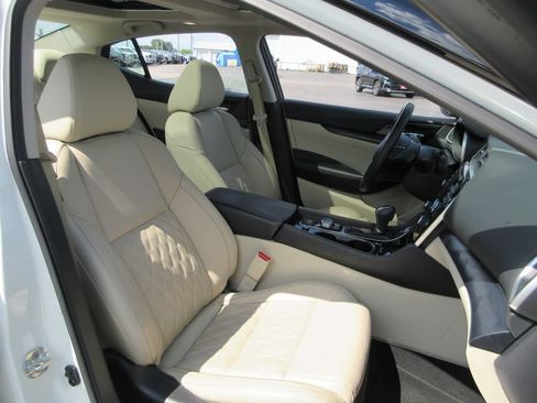 Used 2023 Nissan Maxima Platinum w/ Sport Mat Group FWD image 22