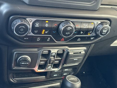 Used 2021 Jeep Gladiator Willys image 18