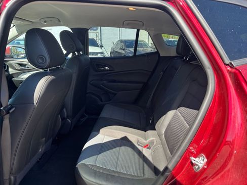 Used 2025 Chevrolet Trax LT image 24