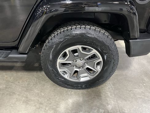 Used 2015 Jeep Wrangler Unlimited Rubicon w/ Connectivity Group image 25