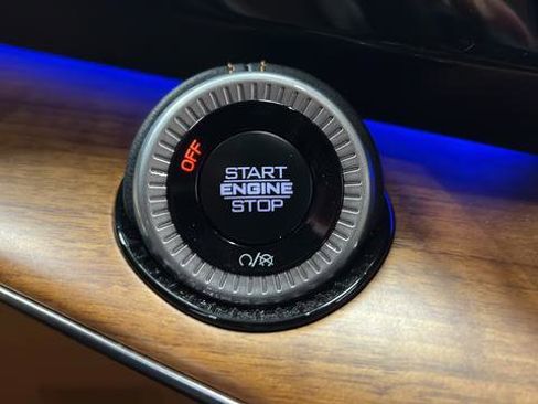 Used 2024 Jeep Grand Wagoneer Series III image 23