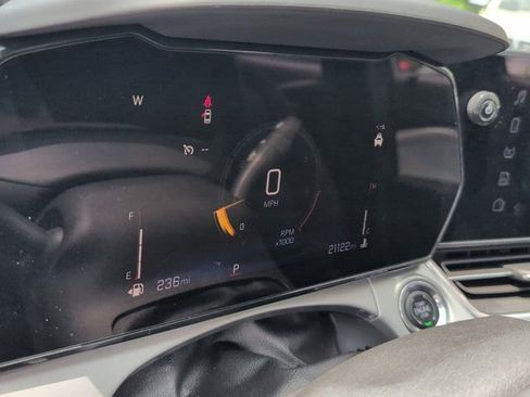 Used 2025 Chevrolet Trax LT w/ LT Convenience Package FWD image 16