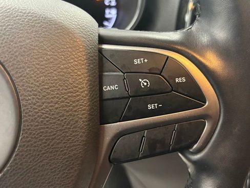 Used 2022 Jeep Grand Cherokee Laredo X AWD/4WD image 24