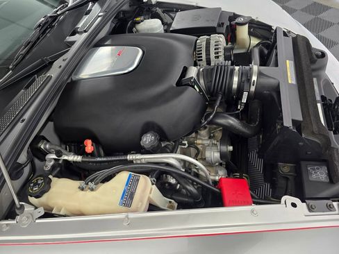 Used 2005 Chevrolet SSR w/ Preferred Equipment Group RWD image 23