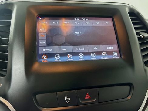 Used 2020 Jeep Cherokee Latitude Plus FWD image 14