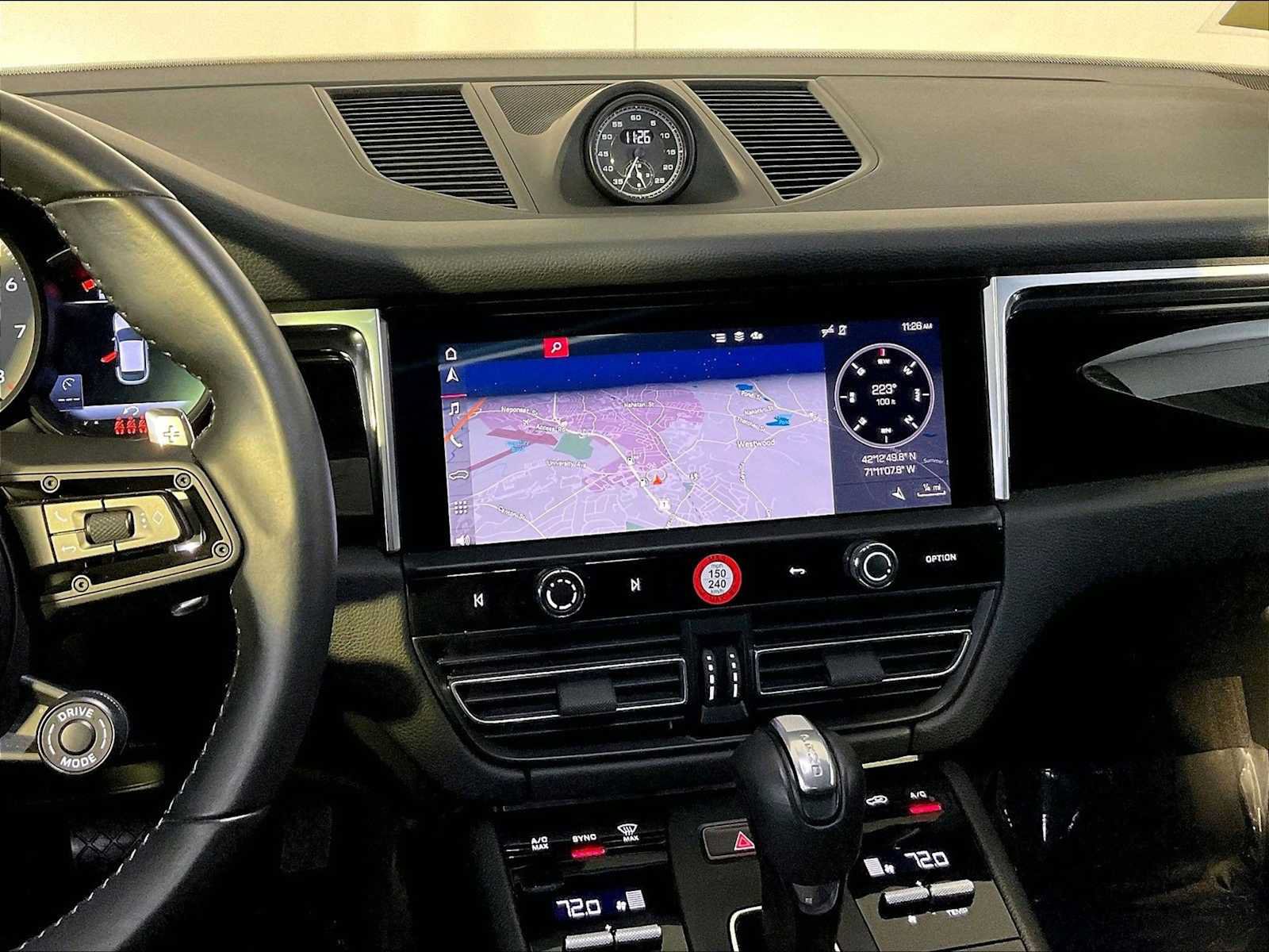 Certified 2024 Porsche Macan S AWD/4WD image 16