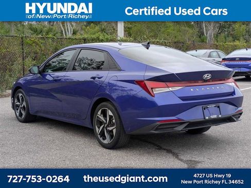 Used 2023 Hyundai Elantra SEL w/ Convenience Package image 3