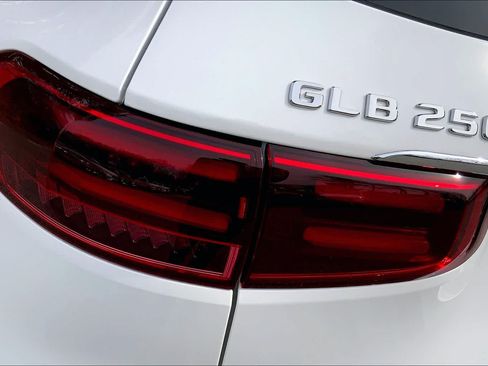 Certified 2026 Mercedes-Benz GLB 250 4MATIC image 18