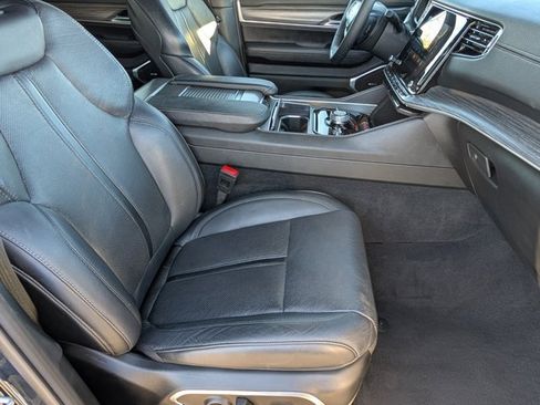 Used 2024 Jeep Wagoneer Series III image 27