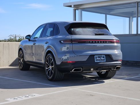 Certified 2025 Porsche Cayenne image 3