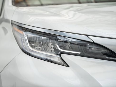 Certified 2024 Toyota Sienna Limited FWD image 14