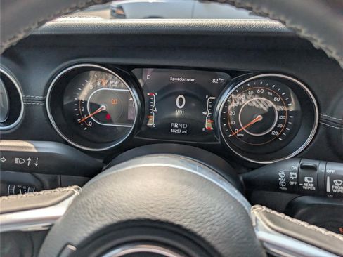 Used 2022 Jeep Wrangler Unlimited Sahara w/ Cold Weather Group AWD/4WD image 29