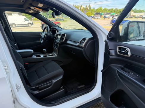 Used 2014 Jeep Grand Cherokee Laredo w/ Security & Convenience Group AWD/4WD image 10