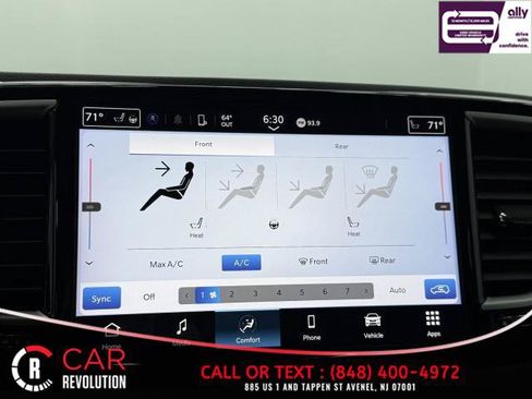 Used 2024 Chrysler Pacifica Touring-L FWD image 28