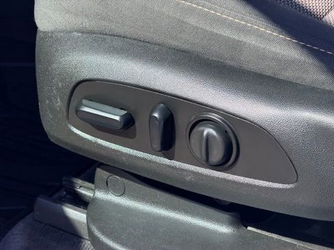 Used 2019 Chevrolet Traverse LT FWD image 7