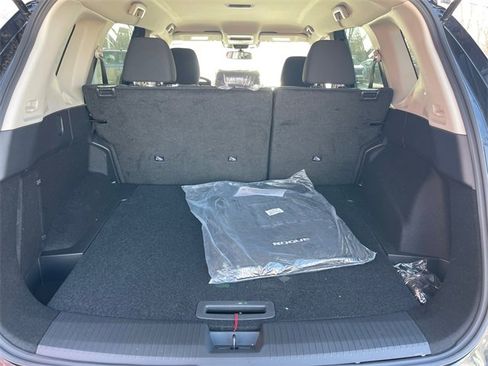 Used 2025 Nissan Rogue S image 21