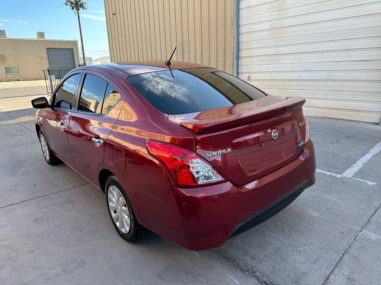 Used 2018 Nissan Versa SV FWD image 4