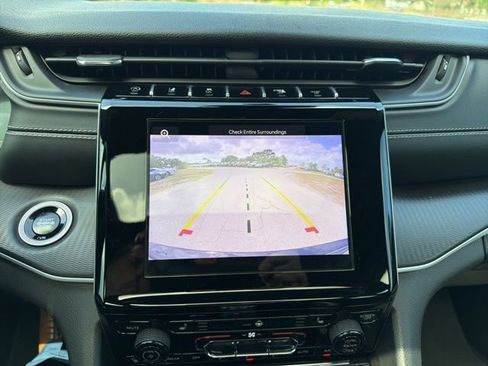 Used 2024 Jeep Grand Cherokee Altitude image 10