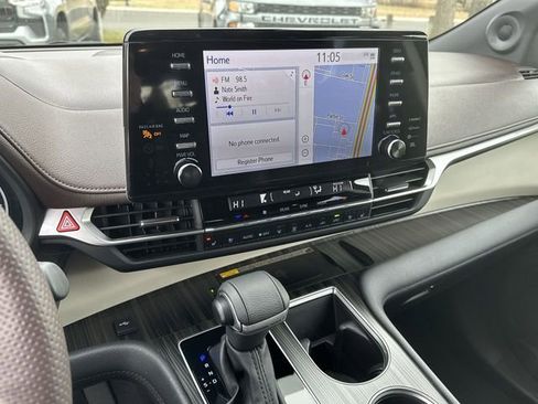 Used 2024 Toyota Sienna Platinum image 13