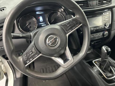 Used 2017 Nissan Rogue S image 15