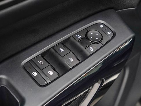 Used 2024 Nissan Pathfinder SV w/ SV Premium Package image 24