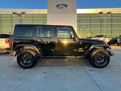 Used 2015 Jeep Wrangler Unlimited Sahara w/ Connectivity Group image 6