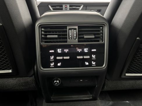 Certified 2025 Porsche Cayenne Coupe image 25