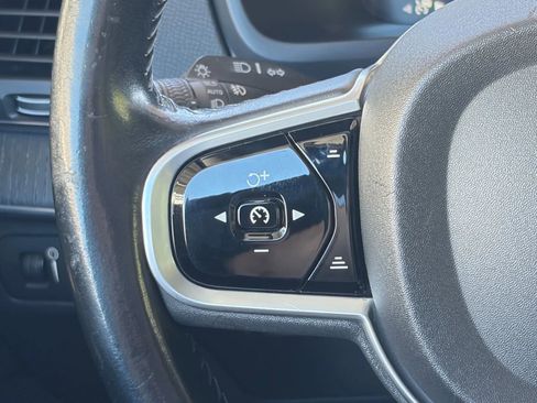 Used 2020 Volvo XC90 T5 Momentum AWD/4WD image 32