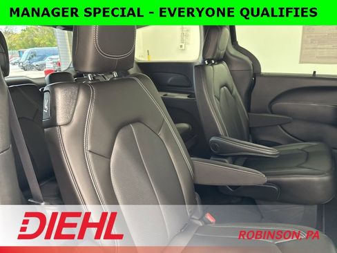 New 2026 Chrysler Pacifica Select w/ S Appearance Package image 13