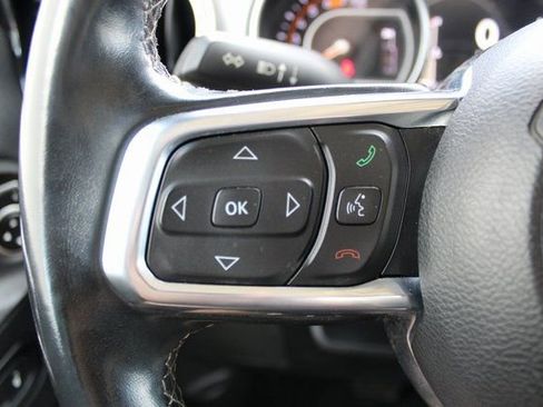 Used 2020 Jeep Wrangler Unlimited Sahara image 11