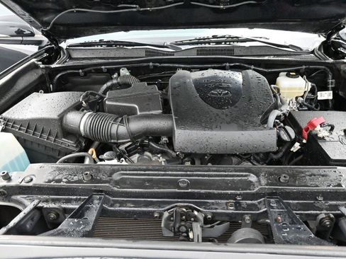 Used 2021 Toyota Tacoma TRD Off-Road image 34