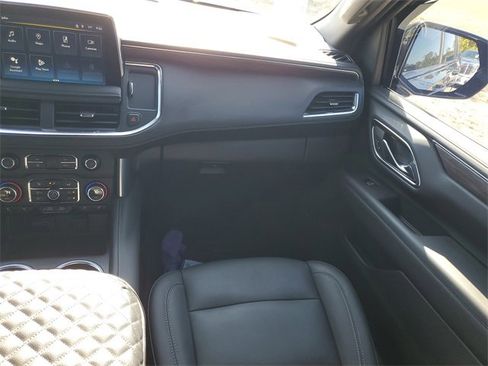 Used 2024 Chevrolet Suburban Z71 w/ Luxury Package image 28