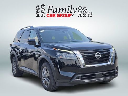 Used 2025 Nissan Pathfinder SV FWD image 2