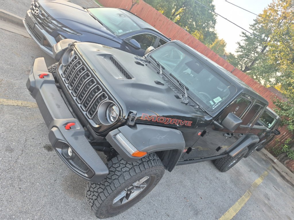 Used 2026 Jeep Gladiator Mojave AWD/4WD image 3