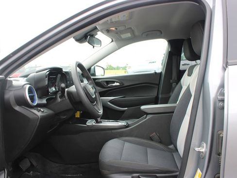Used 2024 Chevrolet Trax LS w/ LS Convenience Package FWD image 13