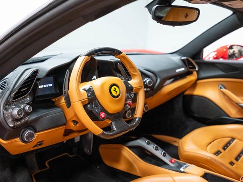 Used 2016 Ferrari 488 GTB RWD image 13