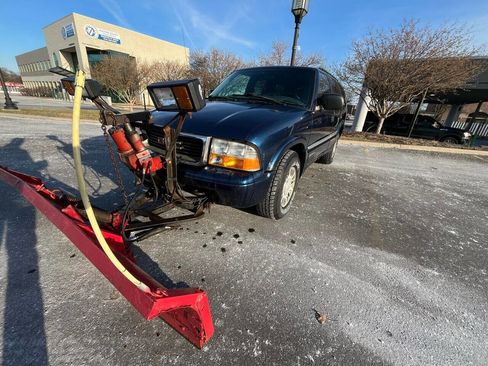 Used 2000 GMC Jimmy SLE image 2