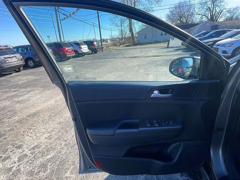 Used 2018 Kia Sportage LX AWD/4WD image 16