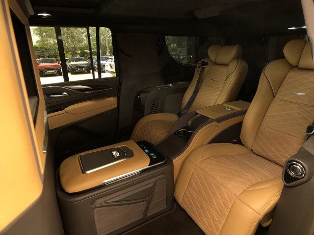 New 2024 Cadillac Escalade ESV Sport w/ LPO, ONYX Package RWD image 13
