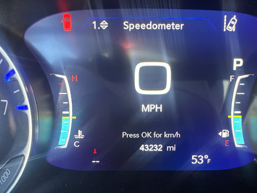 Used 2025 Chrysler Pacifica Select FWD image 12