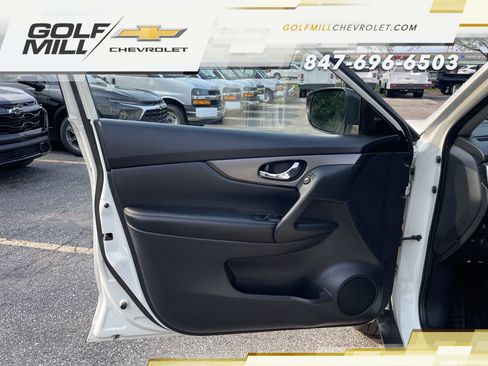 Used 2015 Nissan Rogue SV w/ SV Premium Package AWD/4WD image 11