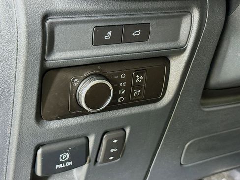 Used 2023 Ford Expedition XLT image 12