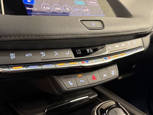 Used 2022 Cadillac XT4 Luxury w/ Cold Weather Package FWD image 30
