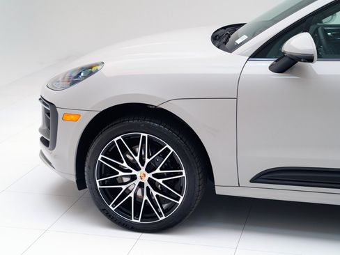 Used 2026 Porsche Macan AWD/4WD image 11