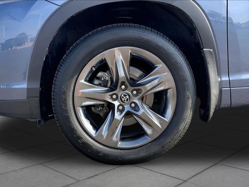 Used 2018 Toyota Highlander Limited Platinum AWD/4WD image 11