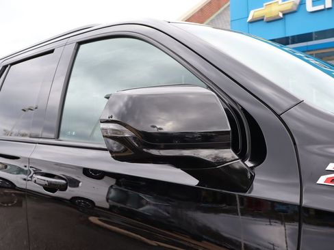 Used 2022 Chevrolet Tahoe Z71 w/ Luxury Package image 2