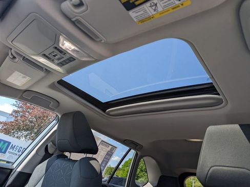 Used 2022 Toyota RAV4 XLE w/ Convenience Package AWD/4WD image 19