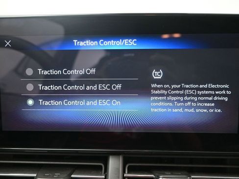 Used 2025 Chevrolet Trax LT FWD image 29