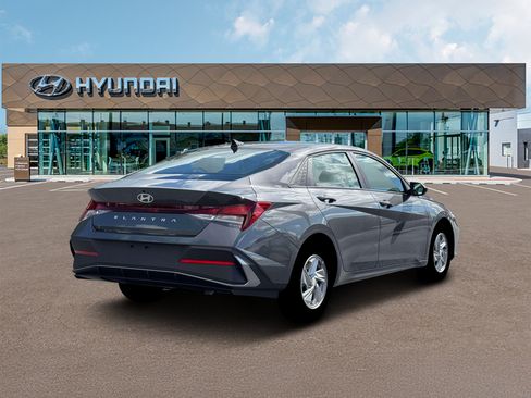 New 2026 Hyundai Elantra SE FWD image 7