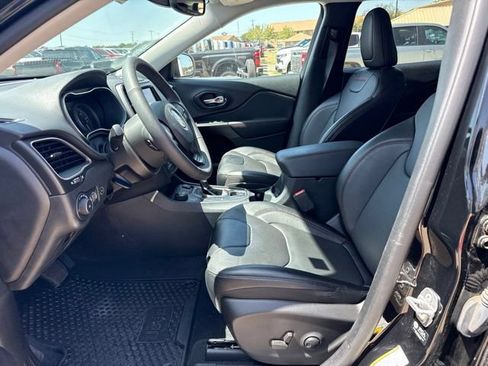 Used 2022 Jeep Cherokee Trailhawk w/ Sound & Nav Group AWD/4WD image 2
